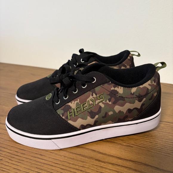 Heelys Other - Heelys Camo Skate Shoes w/ Wheels | Size 7 NEW